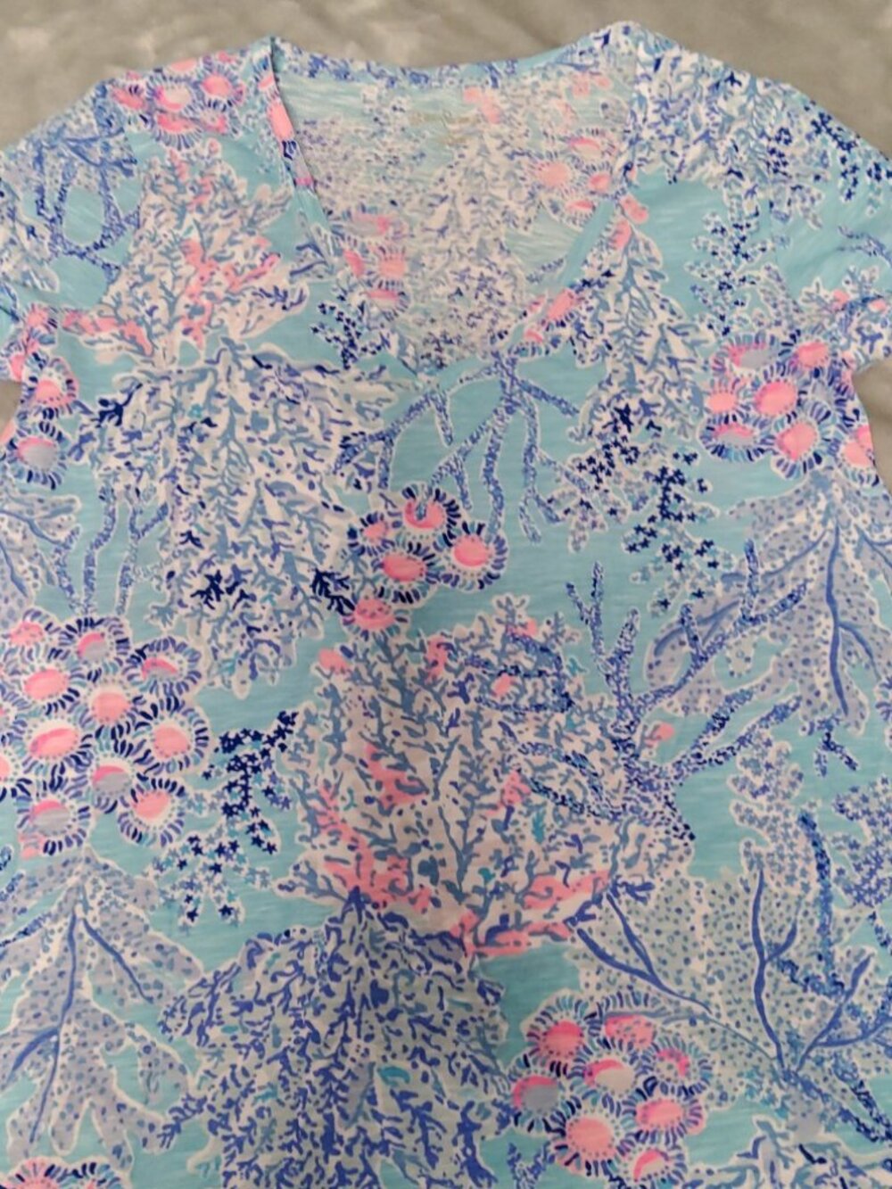 Lilly Pulitzer Women’s Small V Neck Tee Blue Pink Coral Print Short Sleeve